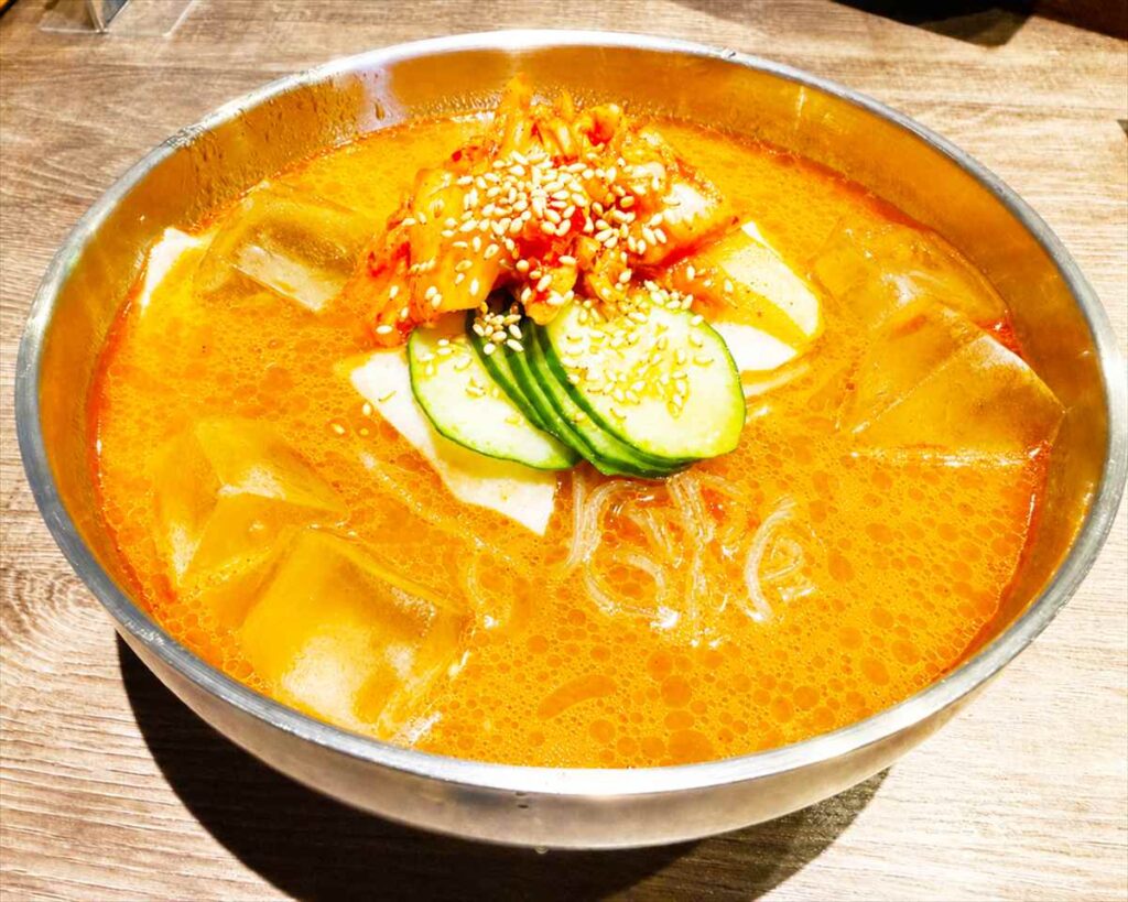 韓TARASHIのUber Eatsで注文できる氷入り韓国冷麺